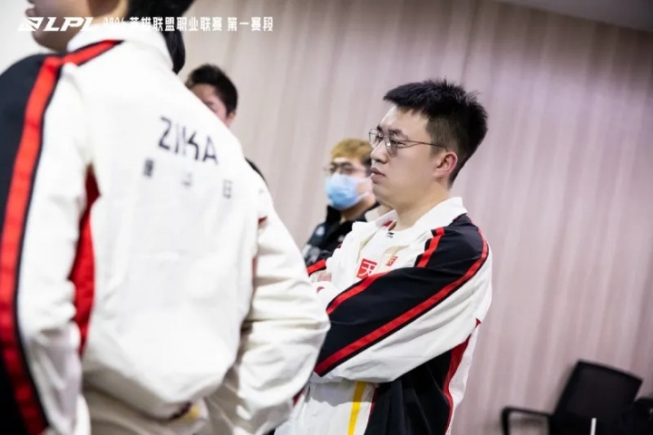 Xiaohu:我要整理好英雄优先级减少失误,找机会的同时不死